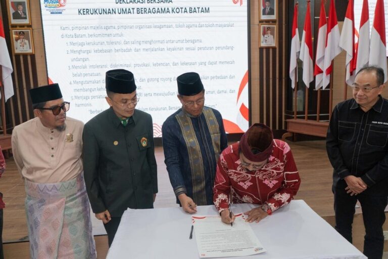 “Berbeda Keyakinan, Bersatu dalam Kerukunan”, Tokoh Lintas Agama Batam Teken Deklarasi Bersama