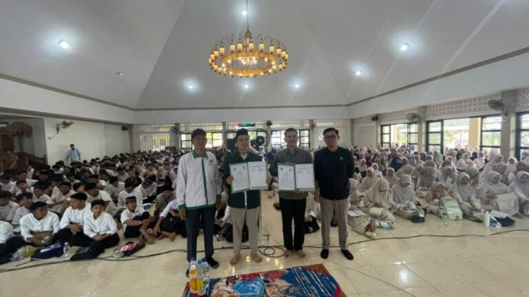 Kepala BNN kota Batam kukuhkan 1.200 Muda-Mudi LDII Batam Jadi Penggiat P4GN; Deklarasikan Siap Perang Lawan Narkoba